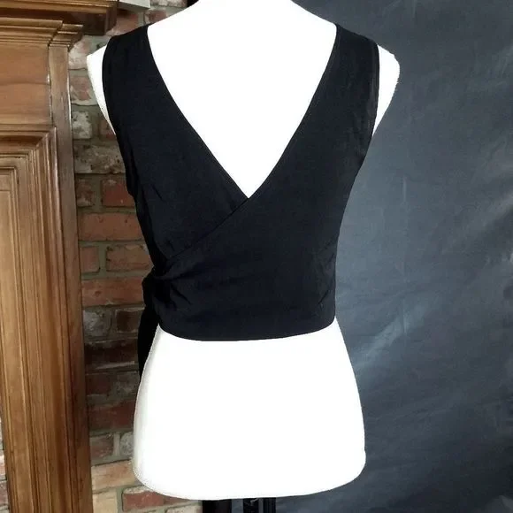 Momni Wrap Around Cropped Blouse - Picture 4 of 7